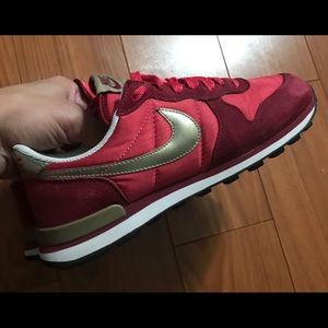 Nike Internationalist